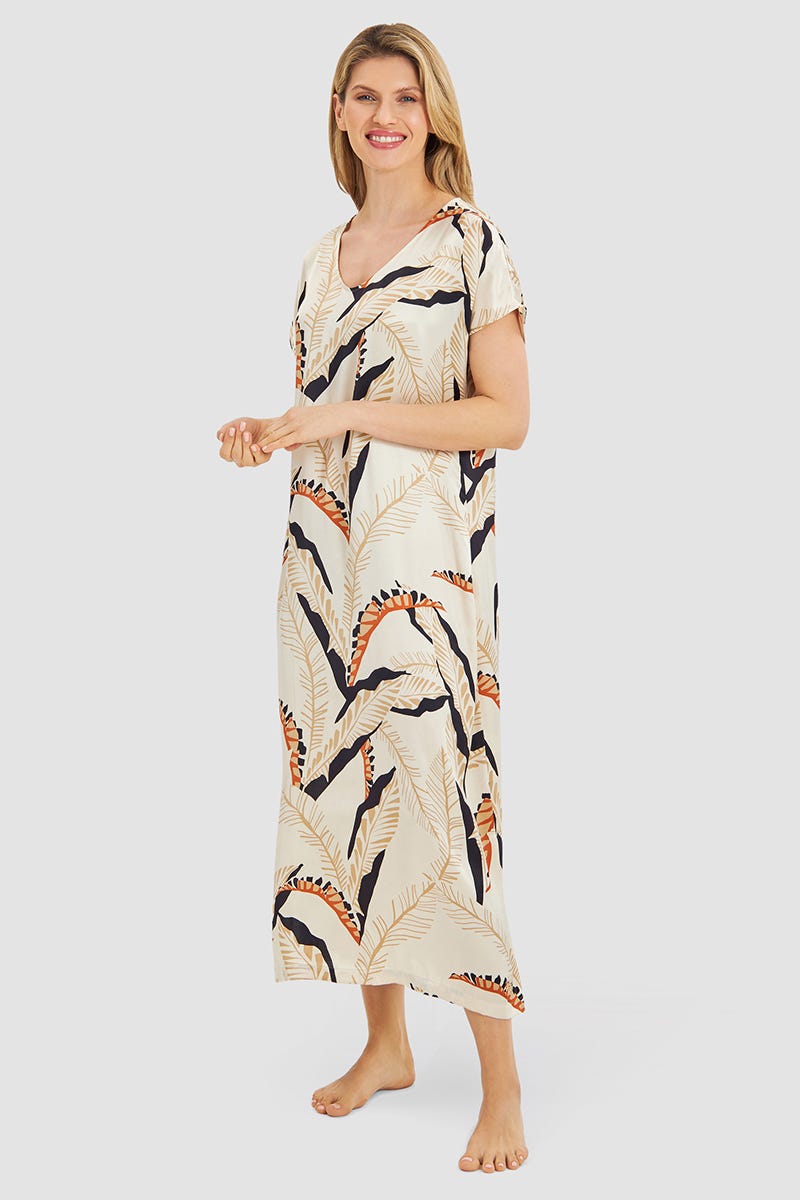 Frontalbild von Nachthemd Maxi-Länge im herbstlichen Blätter-Druck Webware 100% Viskose