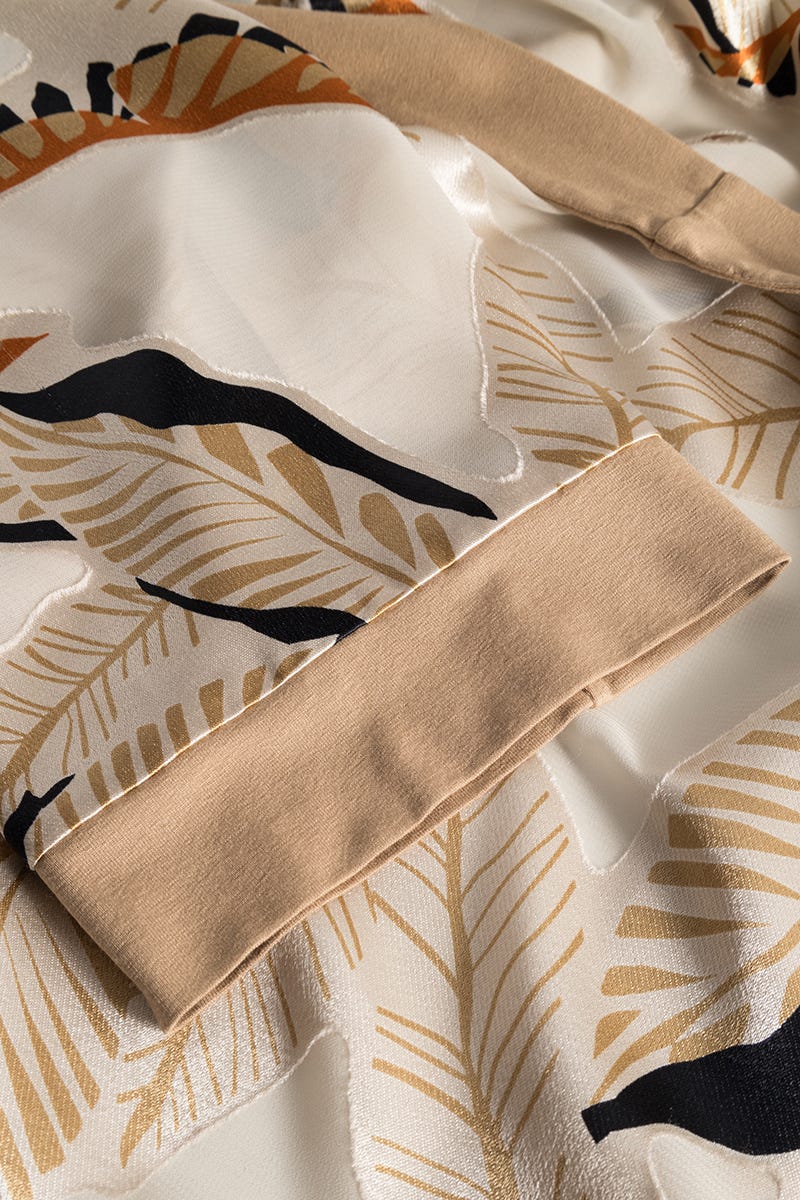 Detailbild 2 von Morgenmantel Maxi-Länge im herbstlichen Blätter-Druck Webware 100% Viskose