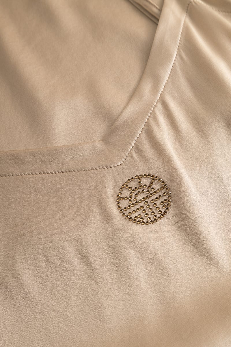 Detailbild 1 von Nachtkleid mit Straußen-Federn und Strass-Logo Webware Seide/Elasthan