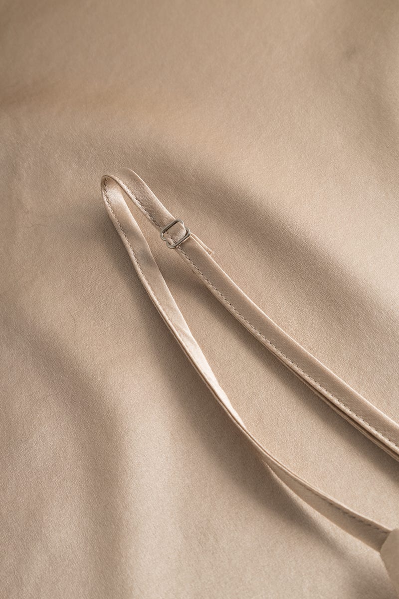 Detailbild 3 von Nachtkleid mit Straußen-Federn und Strass-Logo Webware Seide/Elasthan