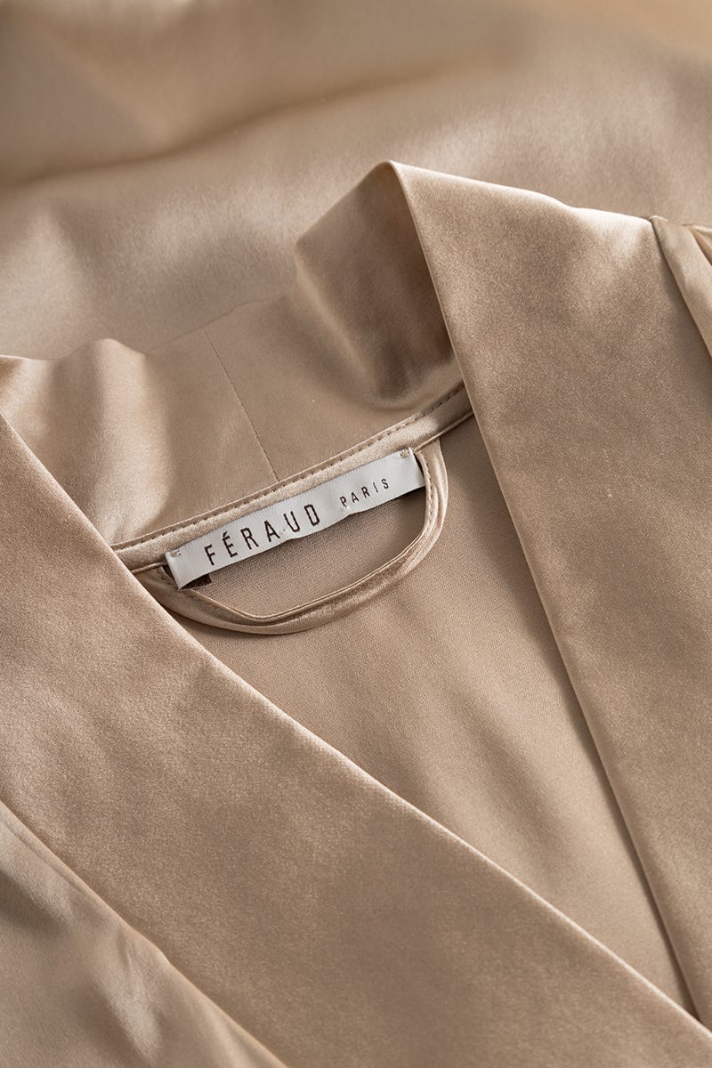 Detailbild 1 von Morgenmantel mit Straußen-Federn und Strass-Logo Webware Seide/Elasthan