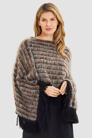 Frontalbild von Poncho im Ringelstrick aus Kuschelflor Materialmix