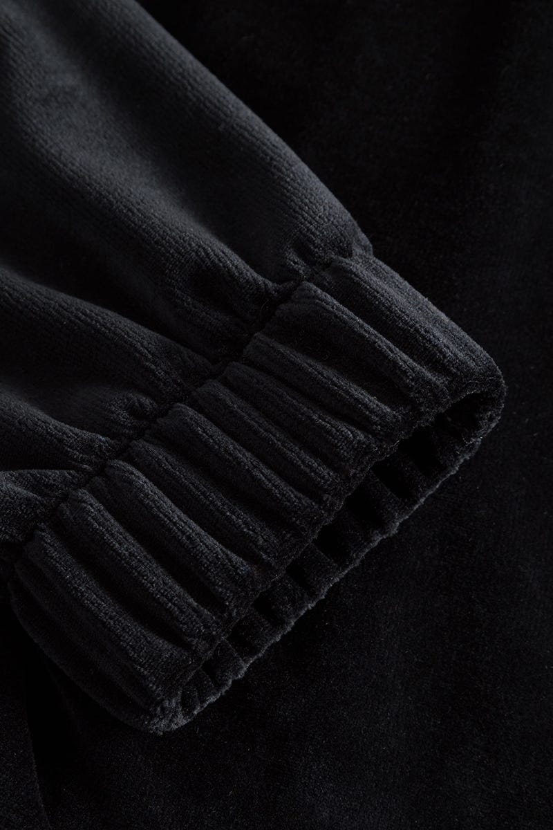 Detailbild 2 von Hausanzug mit Ornamentdruck in Samt-Optik Materialmix