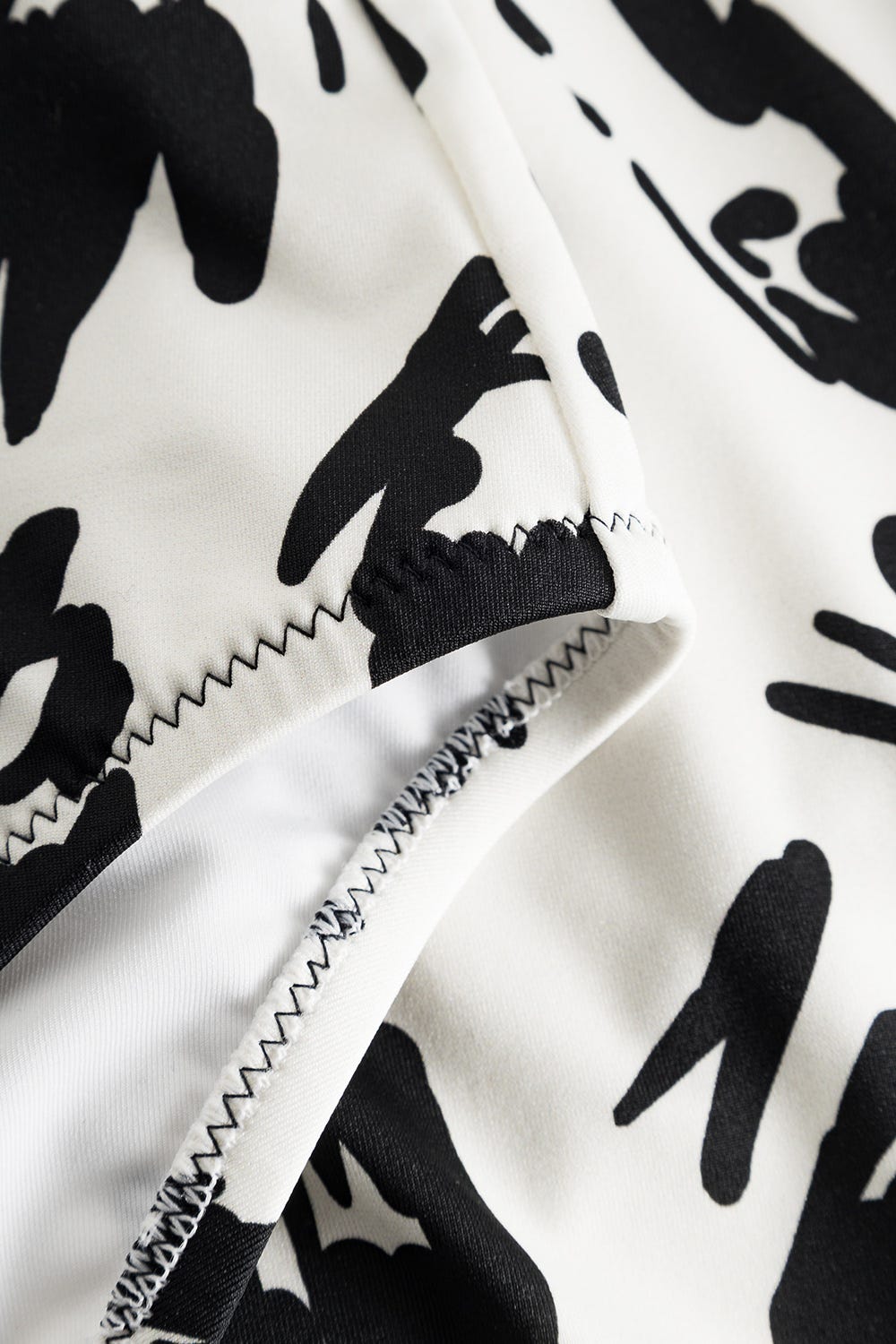 Detailbild 2 von Badeanzug im Animalprint Leo Schwarz-Weiß