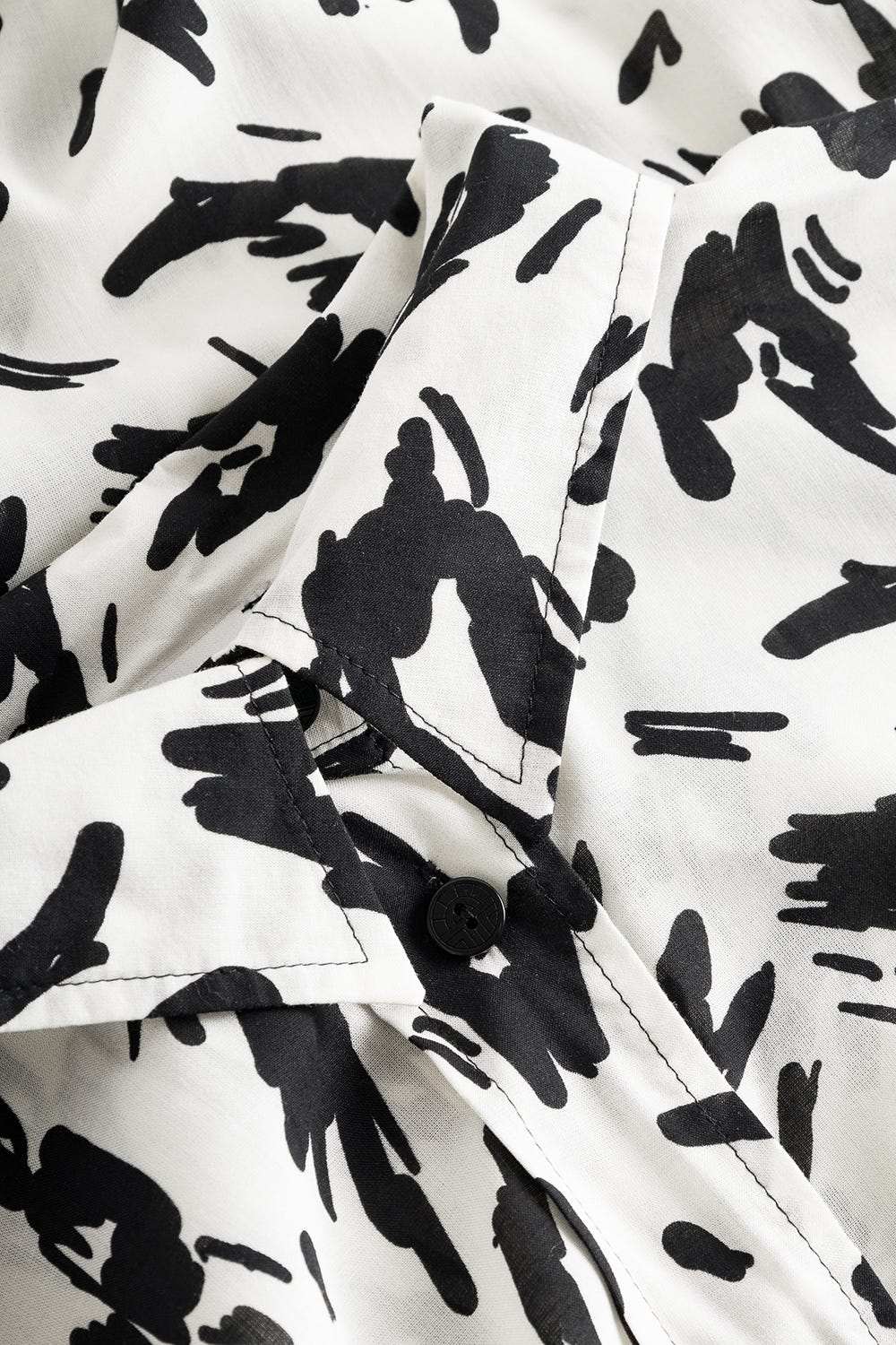 Detailbild 3 von Strandkleid Langarm im Animalprint Leo Schwarz-Weiß aus Webware Oversize