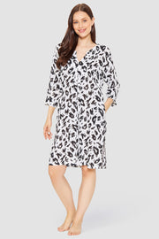 Frontalbild von Strandkleid im Animalprint Leo Schwarz-Weiß aus Webware