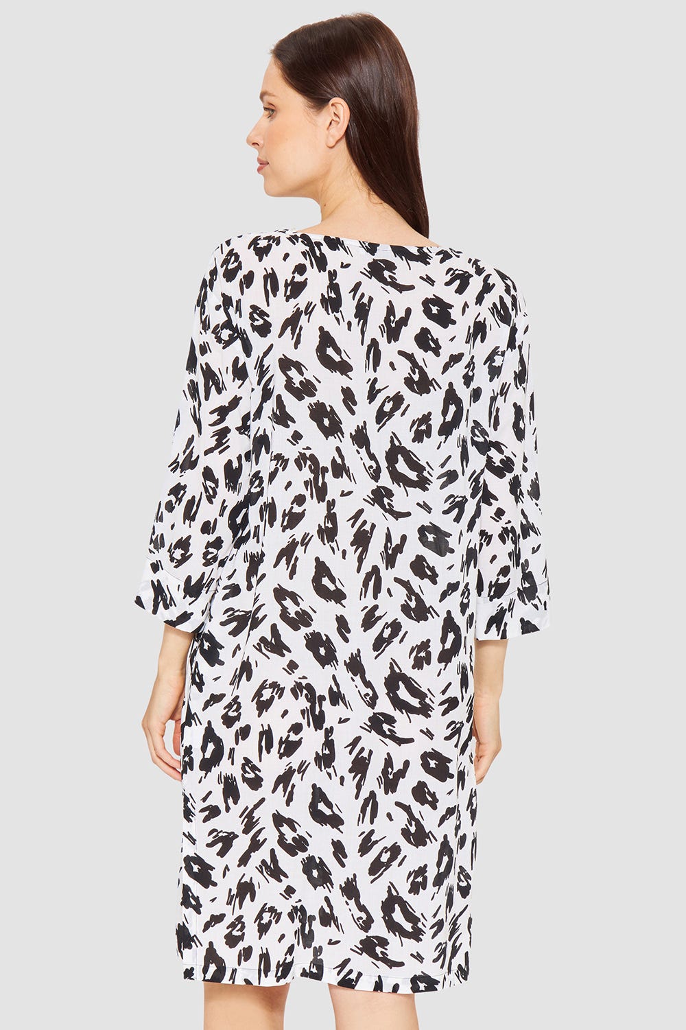 Rückansicht von Strandkleid im Animalprint Leo Schwarz-Weiß aus Webware