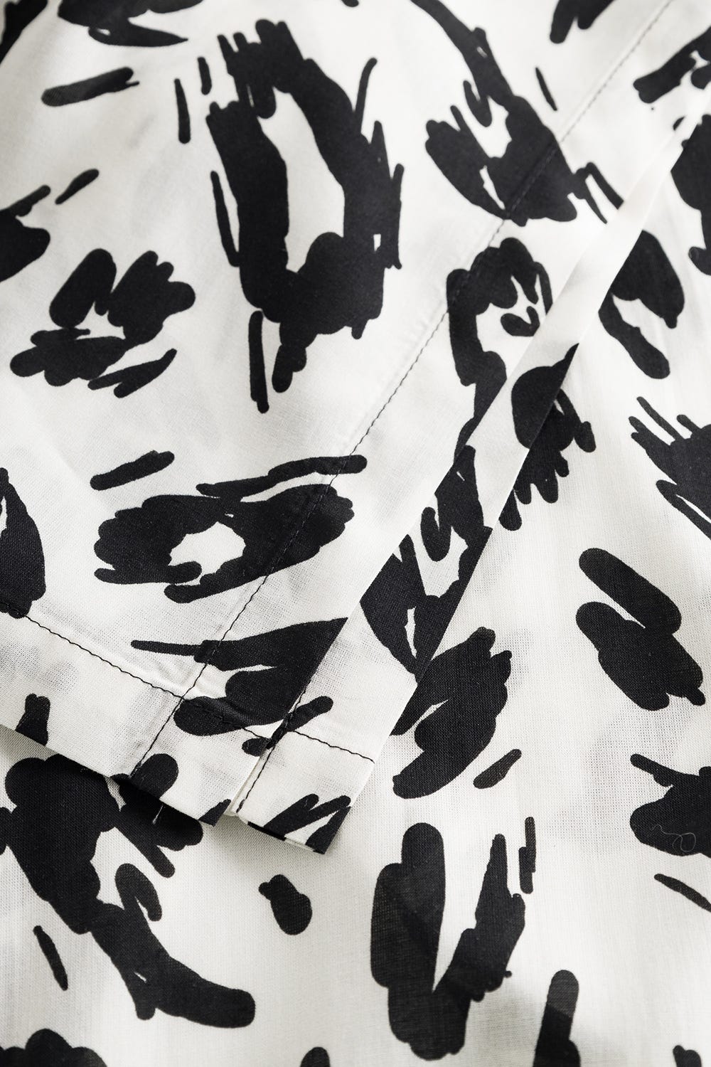 Detailbild 3 von Strandkleid im Animalprint Leo Schwarz-Weiß aus Webware