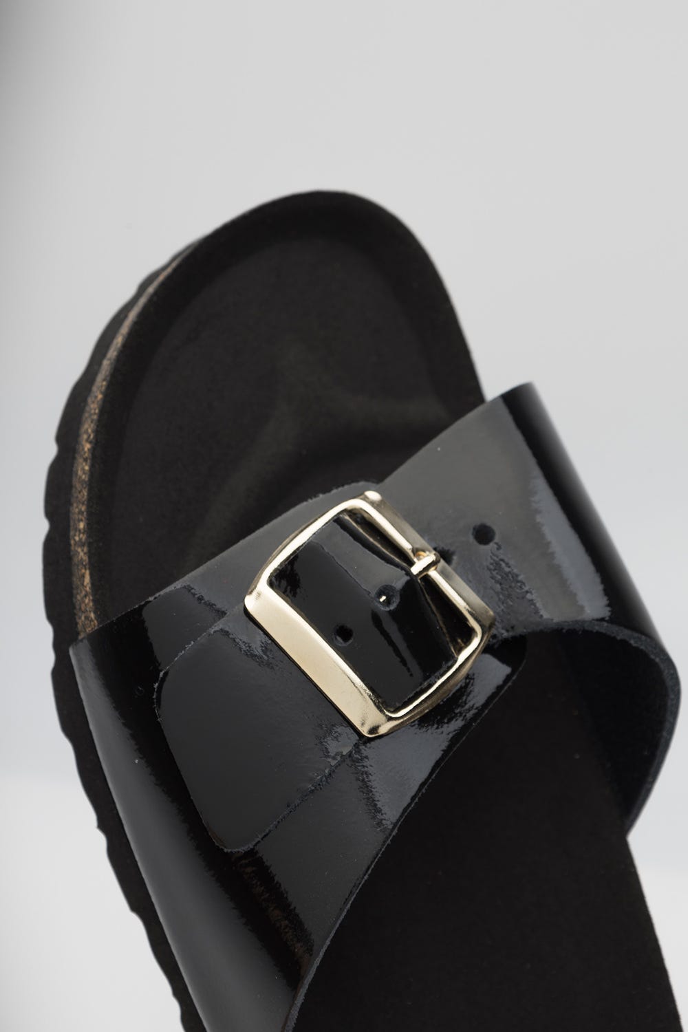 Detailbild 2 von Pantolette in Glanzoptik mit Schnalle Schwarz