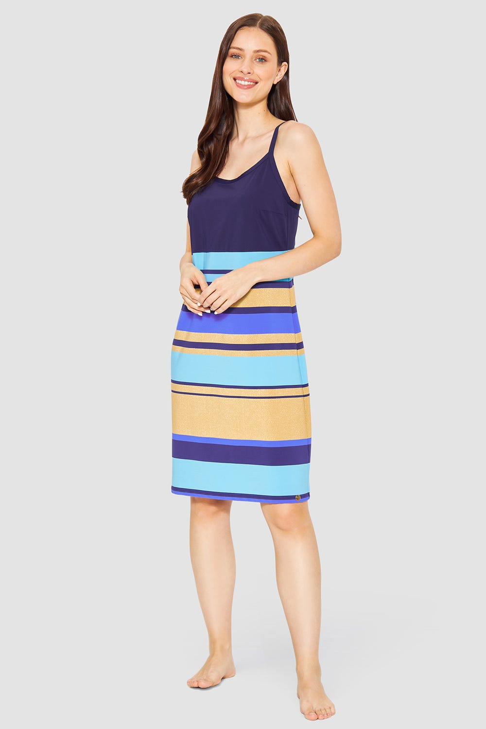 Frontalbild von Strandkleid im Streifendruck Meeresfarben Lycra