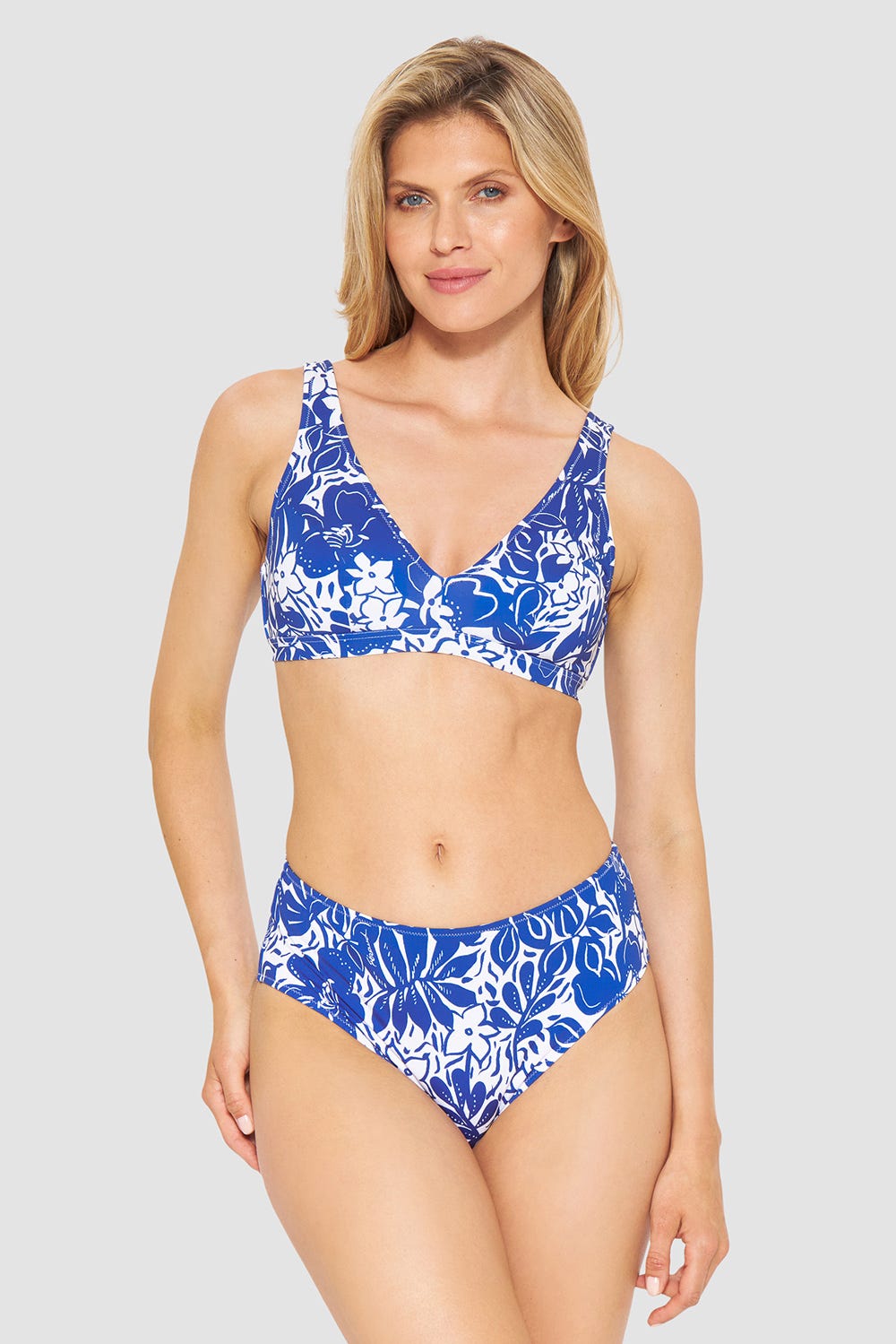 Frontalbild von Bikini im Blumendruck minimalistisch Blau-Weiß
