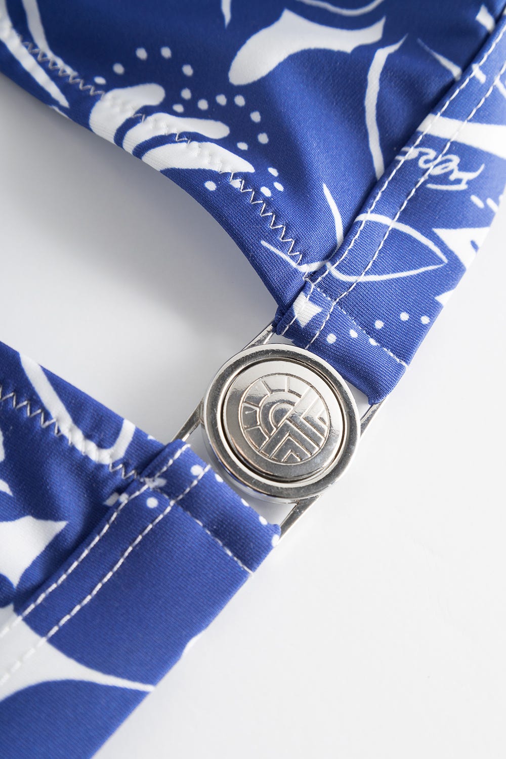 Detailbild 1 von Bikini im Blumendruck minimalistisch Blau-Weiß