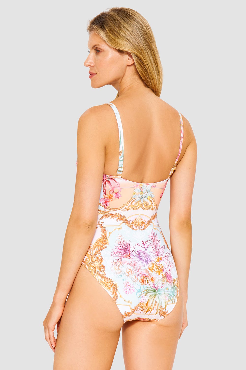 Rückansicht von Schwimmer im Ornament-Druck Unterwasserwelt