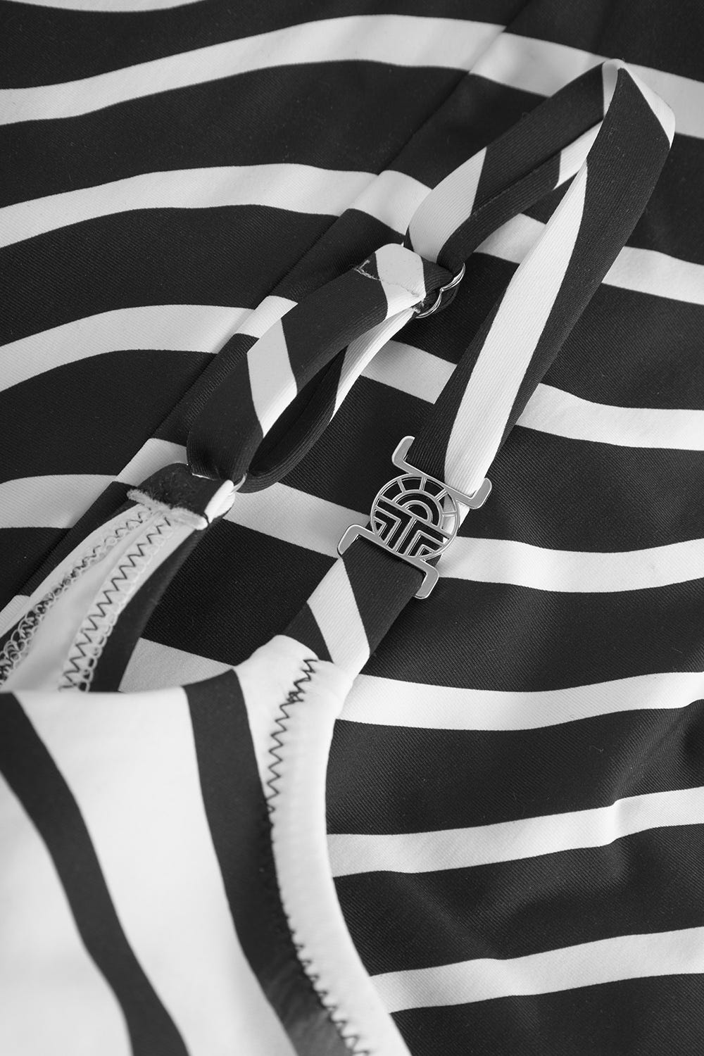 Detailbild 1 von Badeanzug im Grafik-Blüten-Print