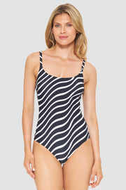 Frontalbild von Badeanzug im Grafikdruck Schwarz-Weiß