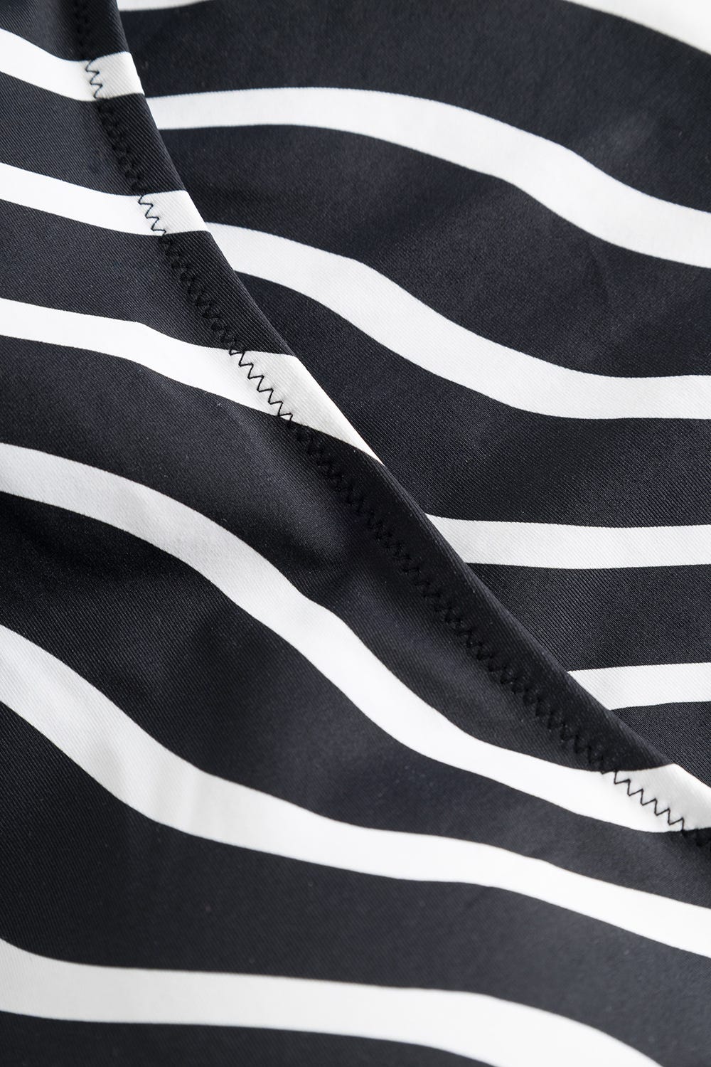 Detailbild 1 von Badeanzug im Grafikdruck Schwarz-Weiß