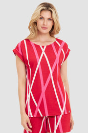 Frontalbild von T-Shirt aus sommerlichem Strick im Grafikdruck Materialmix