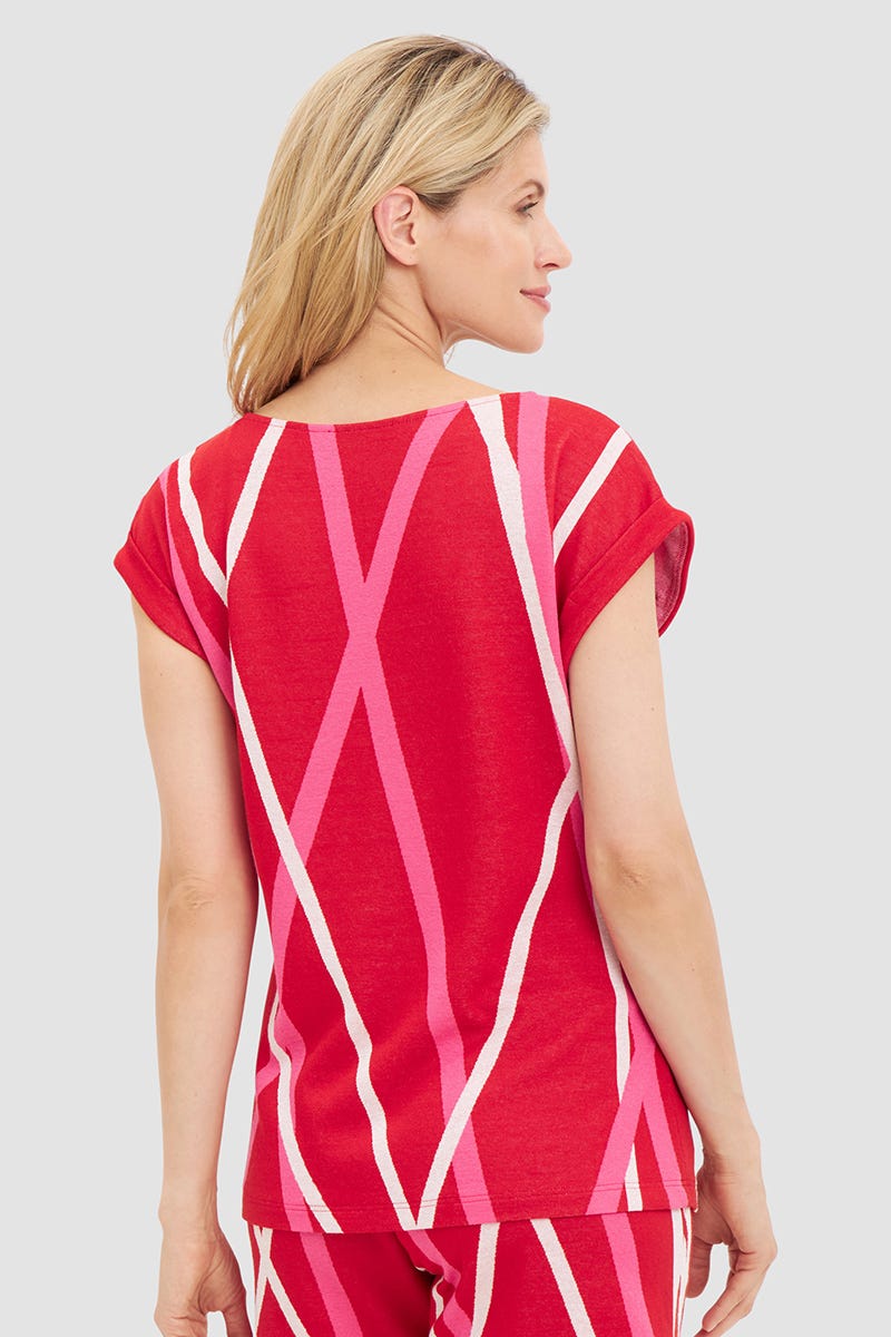 Rückansicht von T-Shirt aus sommerlichem Strick im Grafikdruck Materialmix