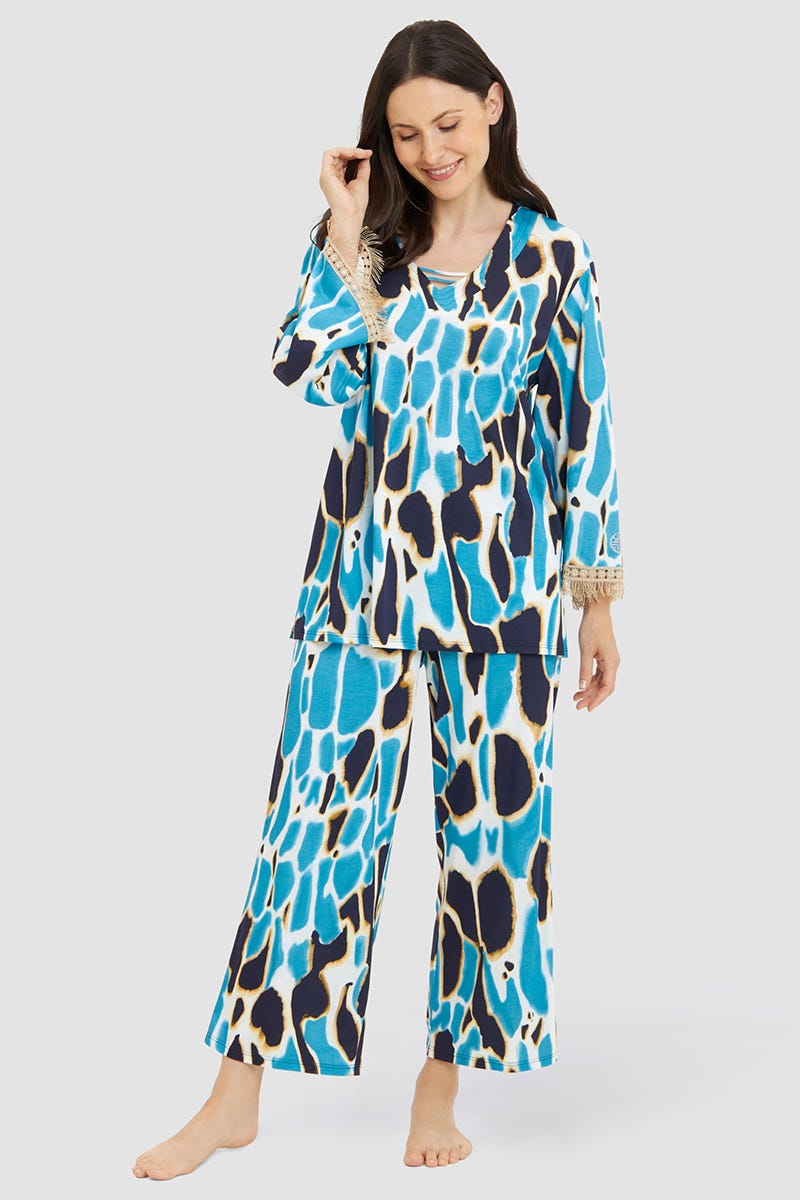 Frontalbild von Pyjama im eleganten Leo-Druck mit Fransen-Details Baumwolle/Modal