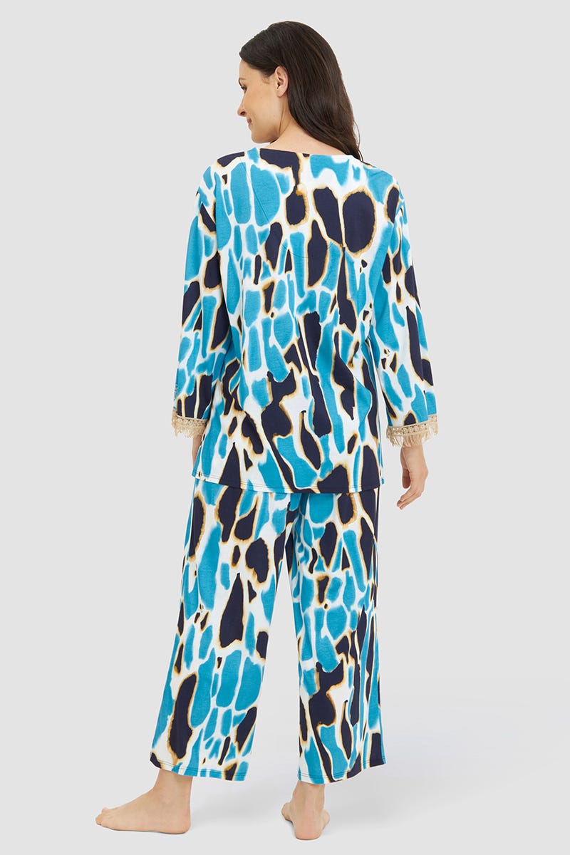 Rückansicht von Pyjama im eleganten Leo-Druck mit Fransen-Details Baumwolle/Modal