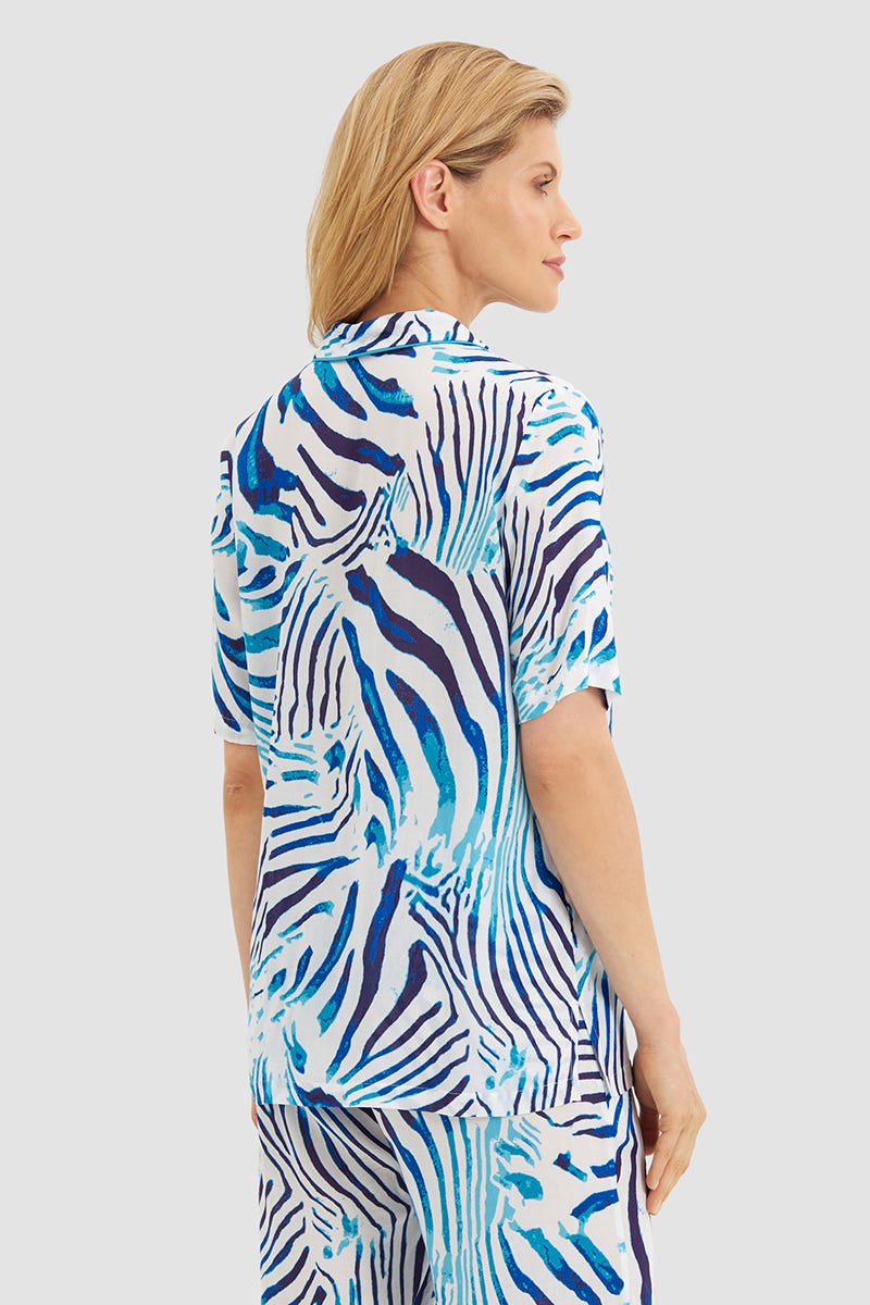 Rückansicht von T-Shirt im Animalprint Blau Herrenhemdstil 100% Viskose