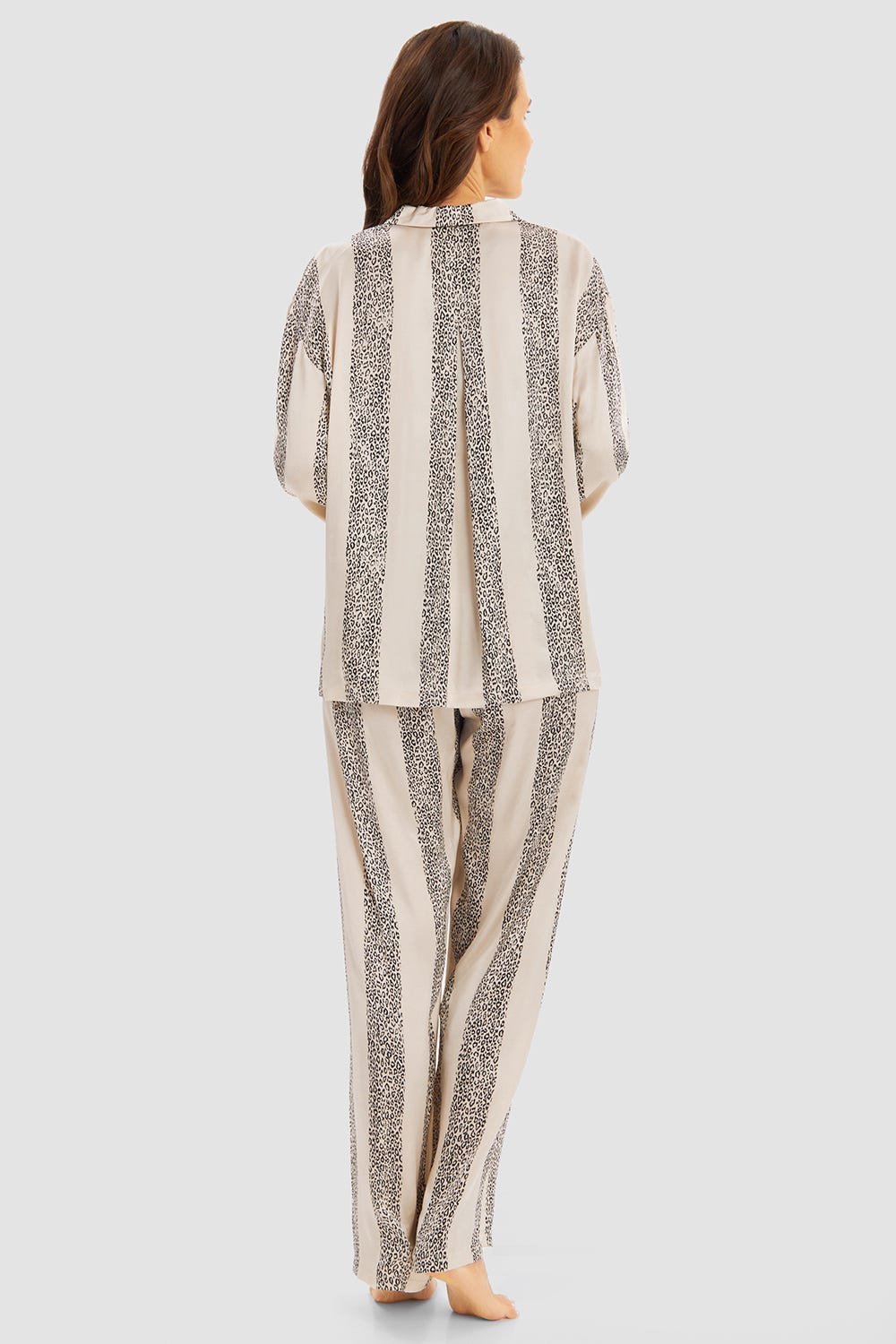 Rückansicht von Pyjama im Leo-Streifen-Druck 100% Viskose