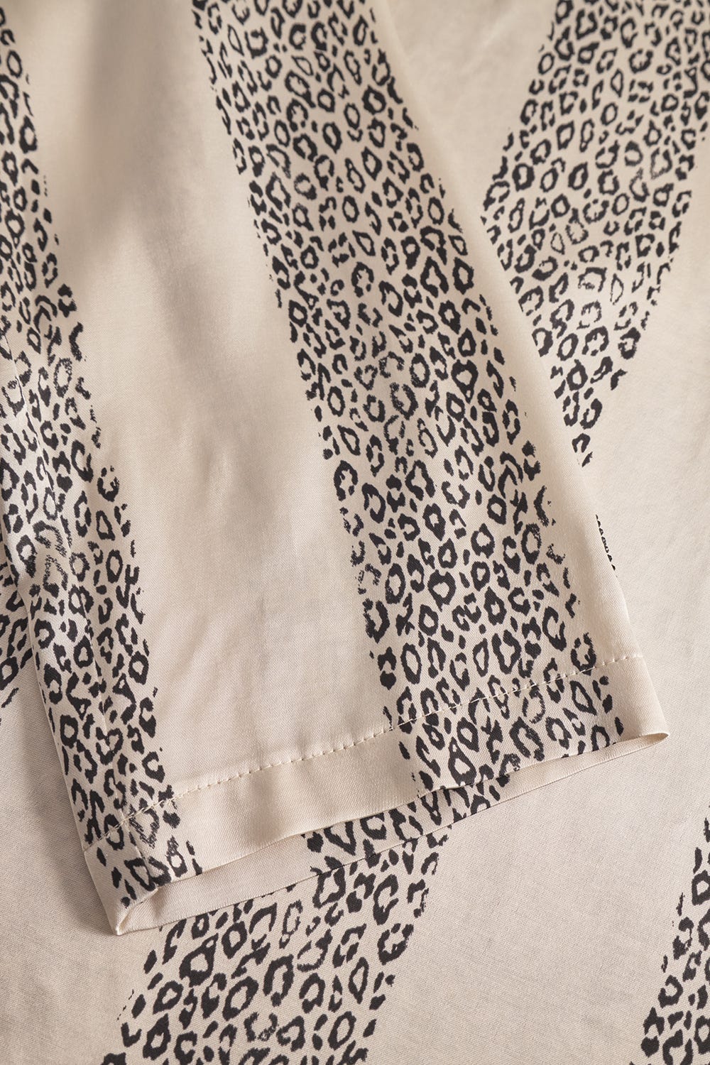 Detailbild 2 von Pyjama im Leo-Streifen-Druck 100% Viskose