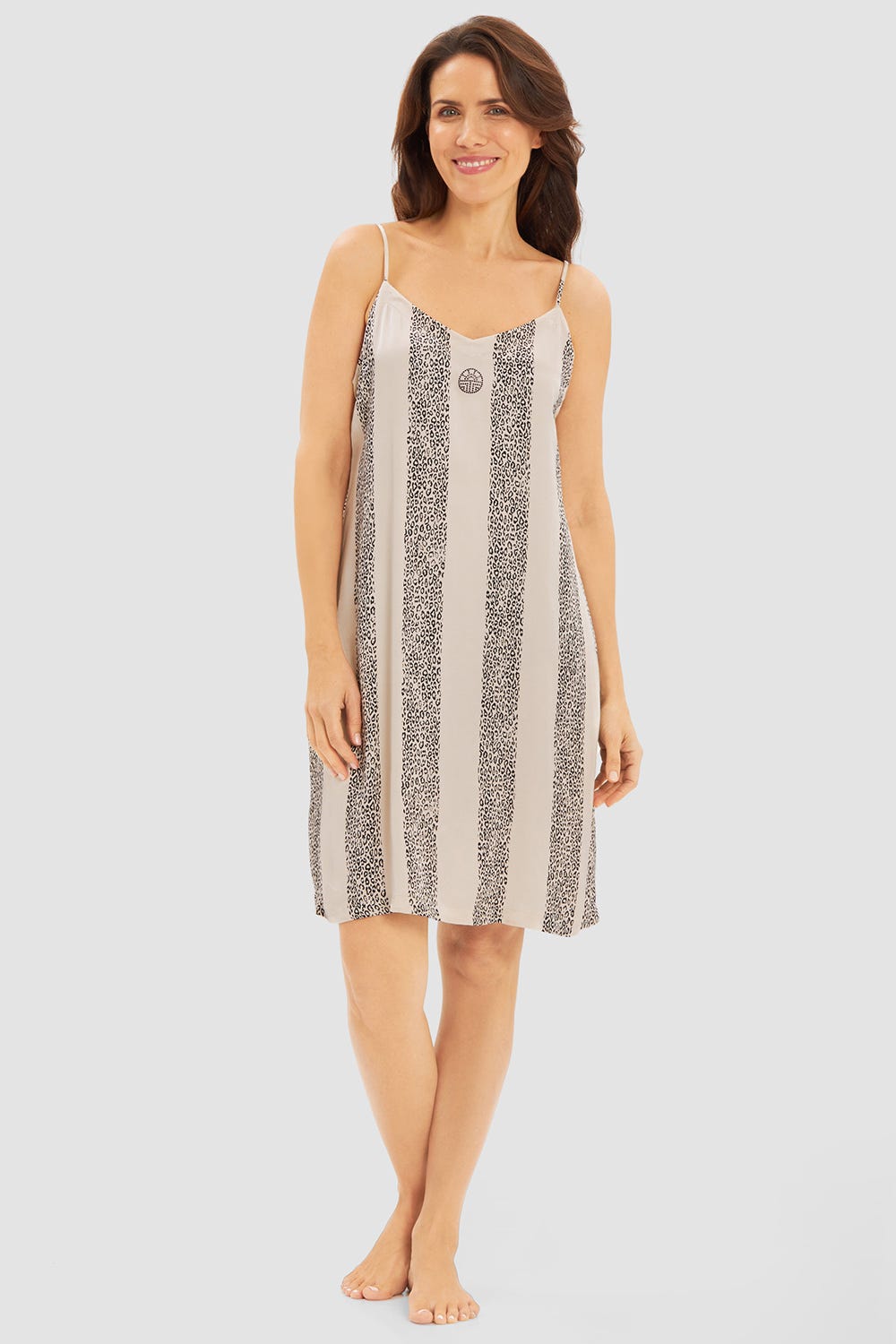 Frontalbild von Nachthemd im Leo-Streifen-Druck 100% Viskose