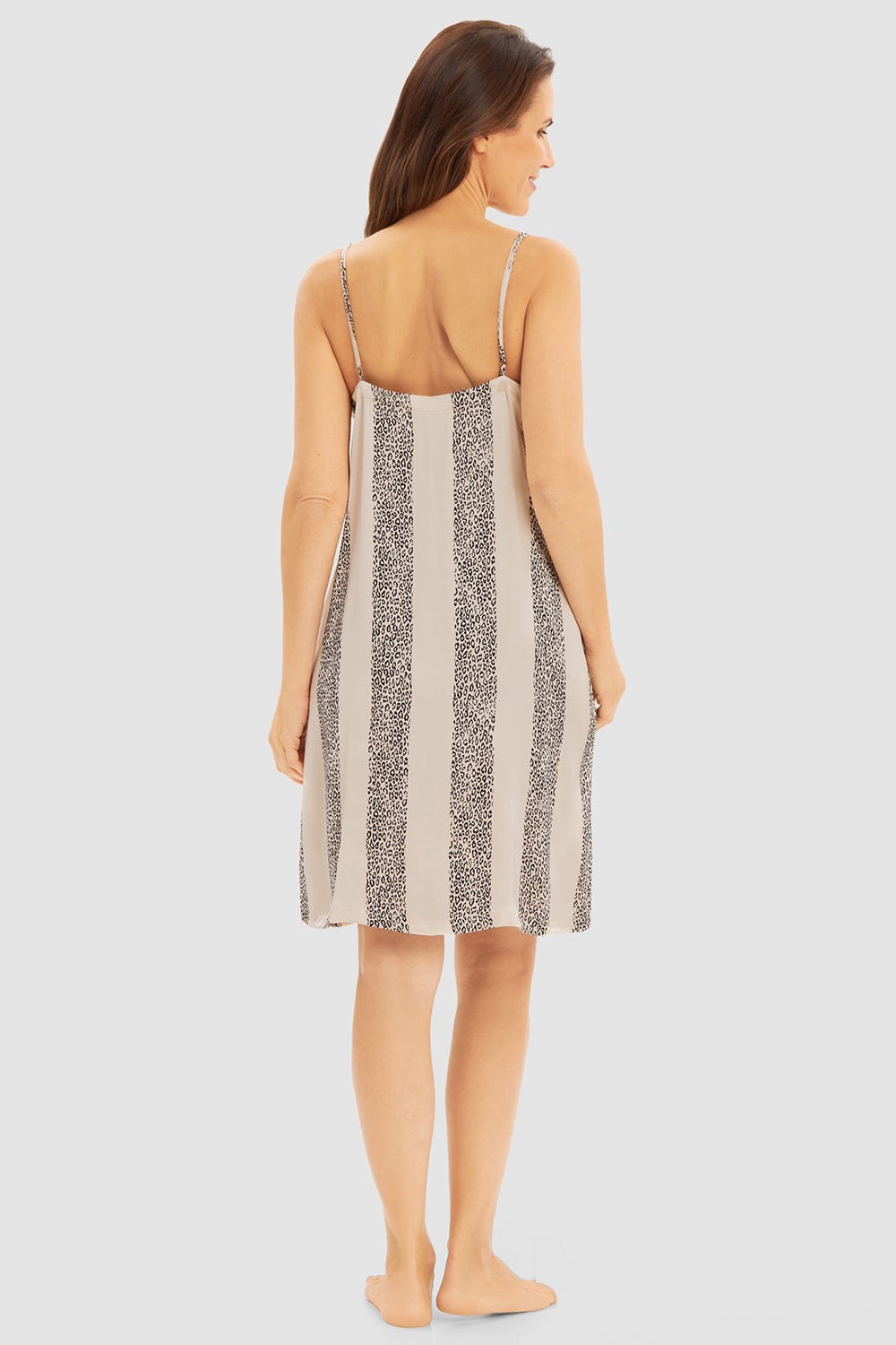 Rückansicht von Nachthemd im Leo-Streifen-Druck 100% Viskose