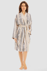Frontalbild von Morgenmantel im Leo-Streifen-Druck 100% Viskose