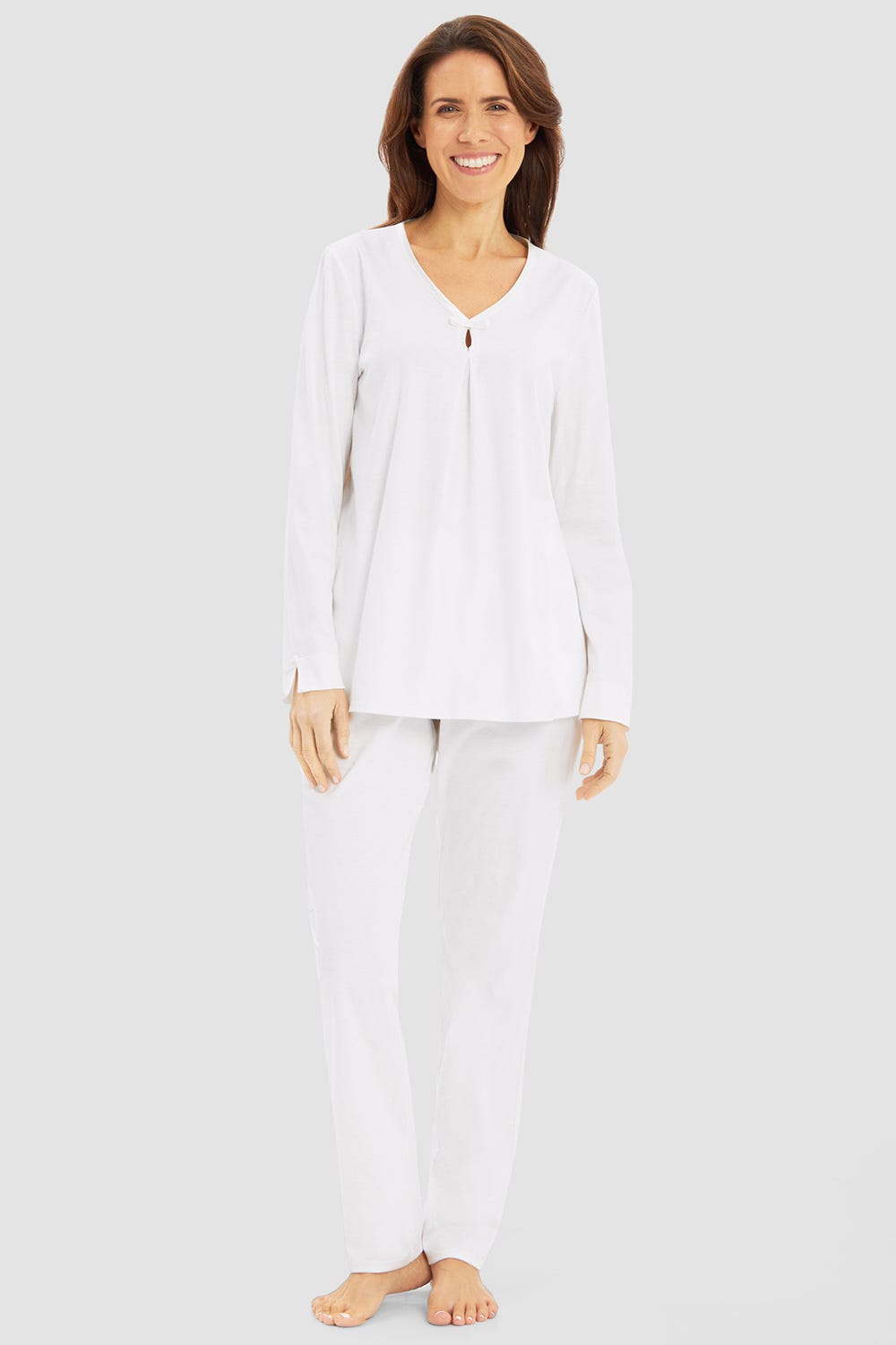 Frontalbild von Pyjama mit Satinschleife dezent Kellerfalte 100% Baumwolle