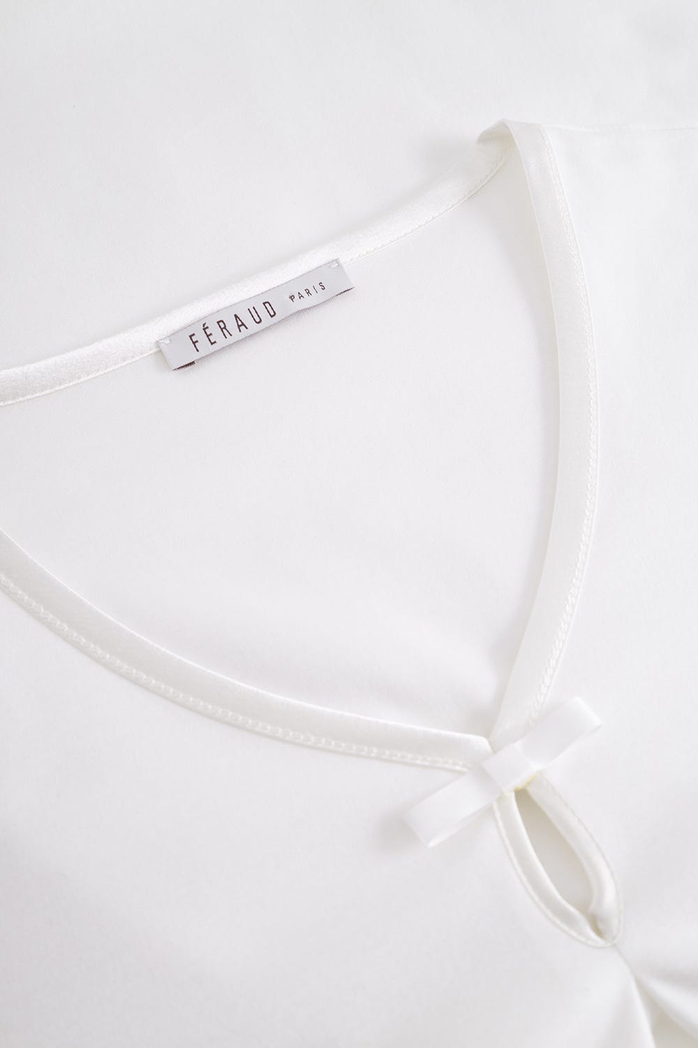 Detailbild 1 von Nachthemd mit Satinschleife dezent Kellerfalte 100% Baumwolle