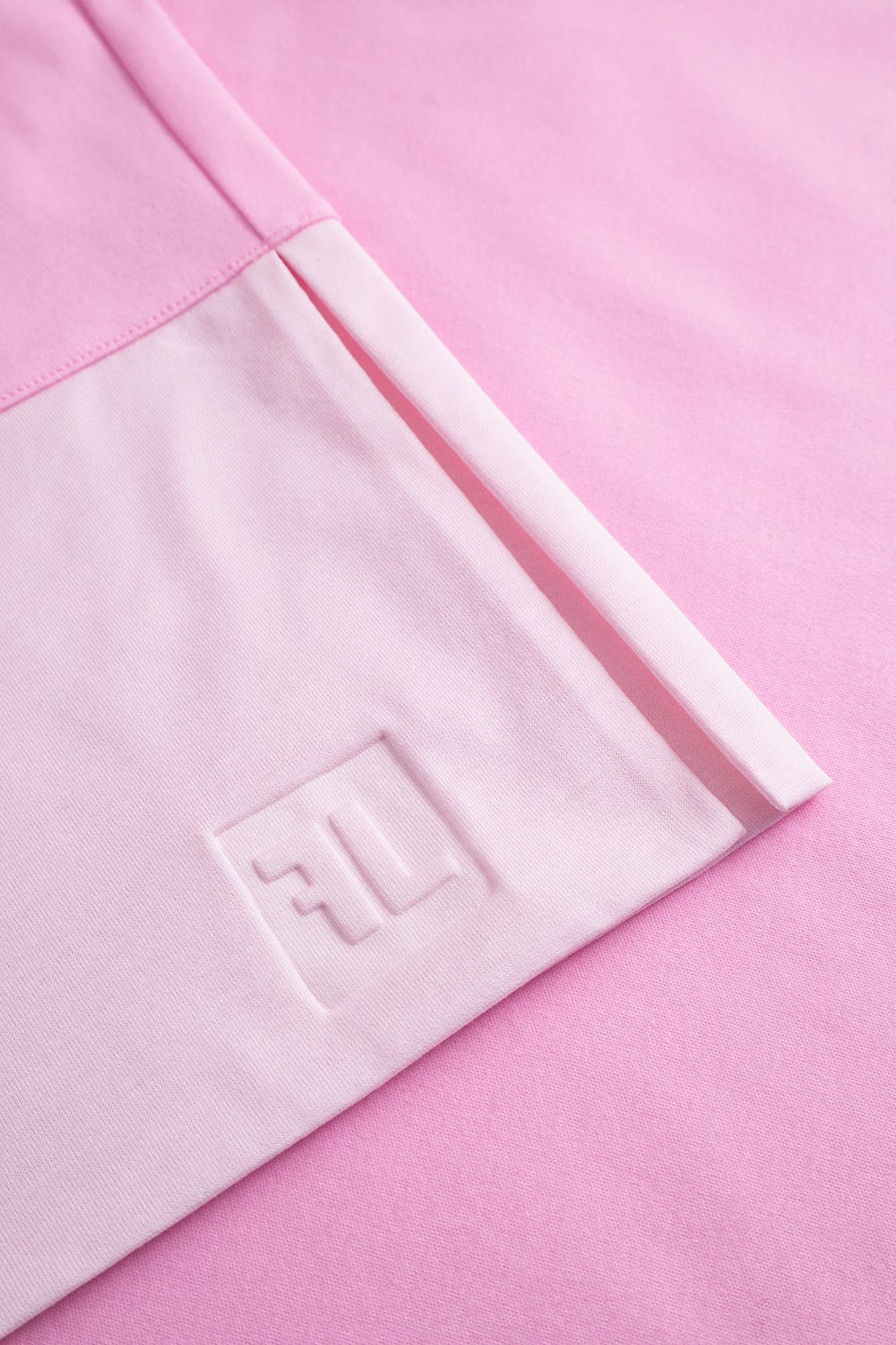 Detailbild 3 von Nachthemd mit Kontrast-Säumen und Prägelogo Baumwolle/Modal