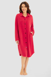 Frontalbild von Hauskleid aus kuscheligem Fleece in Rot