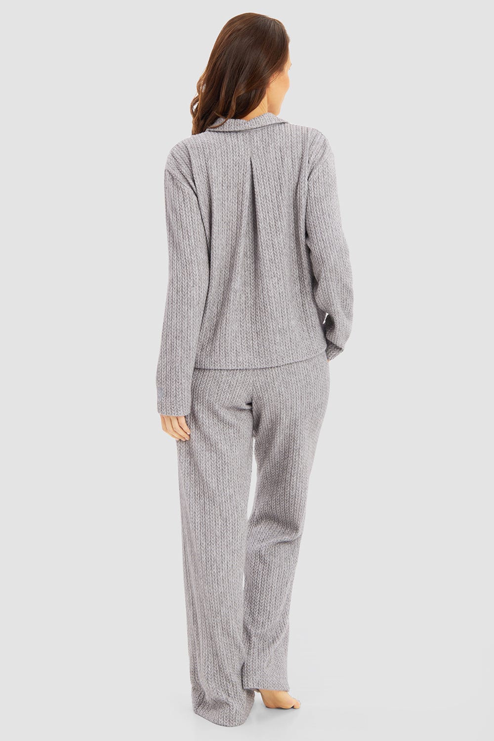 Rückansicht von Hausanzug aus geflochtenem Strick in Grau Materialmix