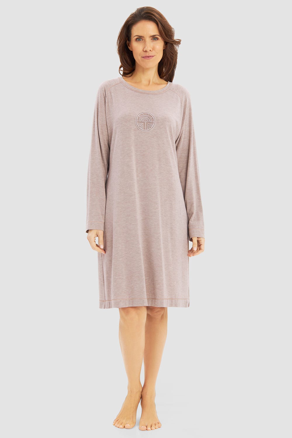 Frontalbild von Nachthemd mit Stickerei-Logo Melange-Optik Modal/Elasthan