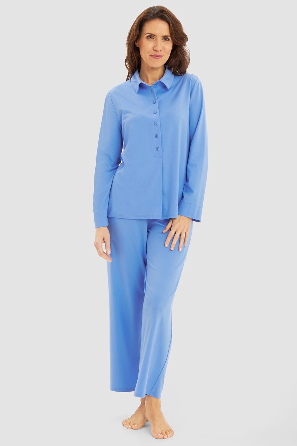 Frontalbild von Pyjama klassisch mit Knopfleiste Materialmix