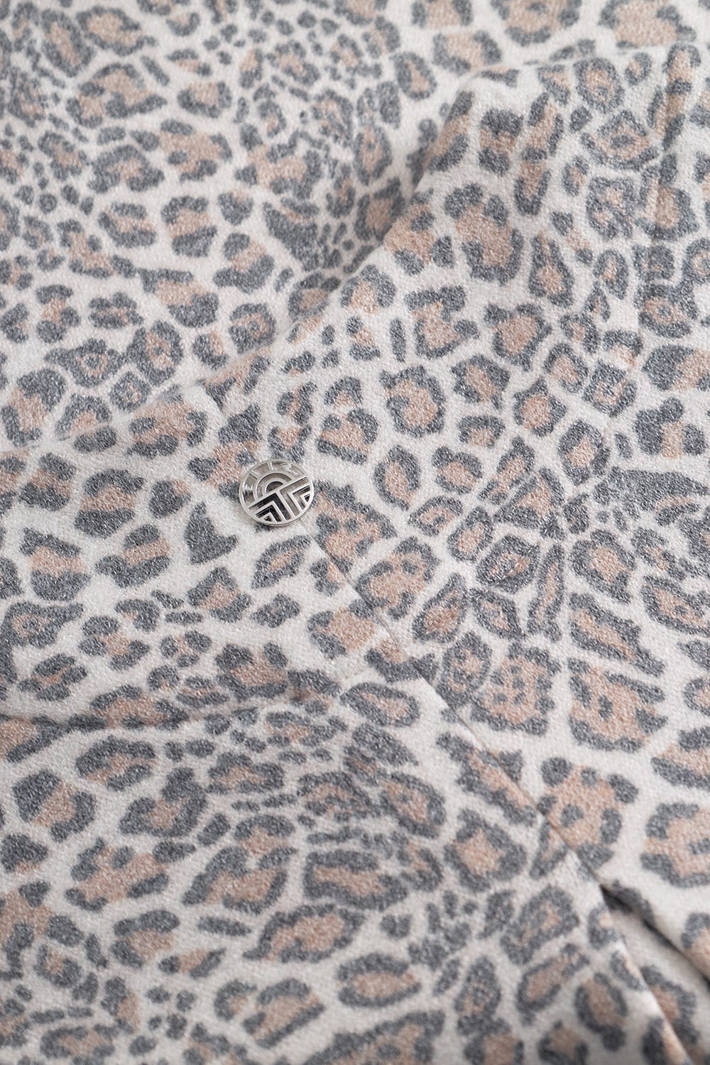 Detailbild 3 von Loungejacke im Leo-Muster aus Strickware