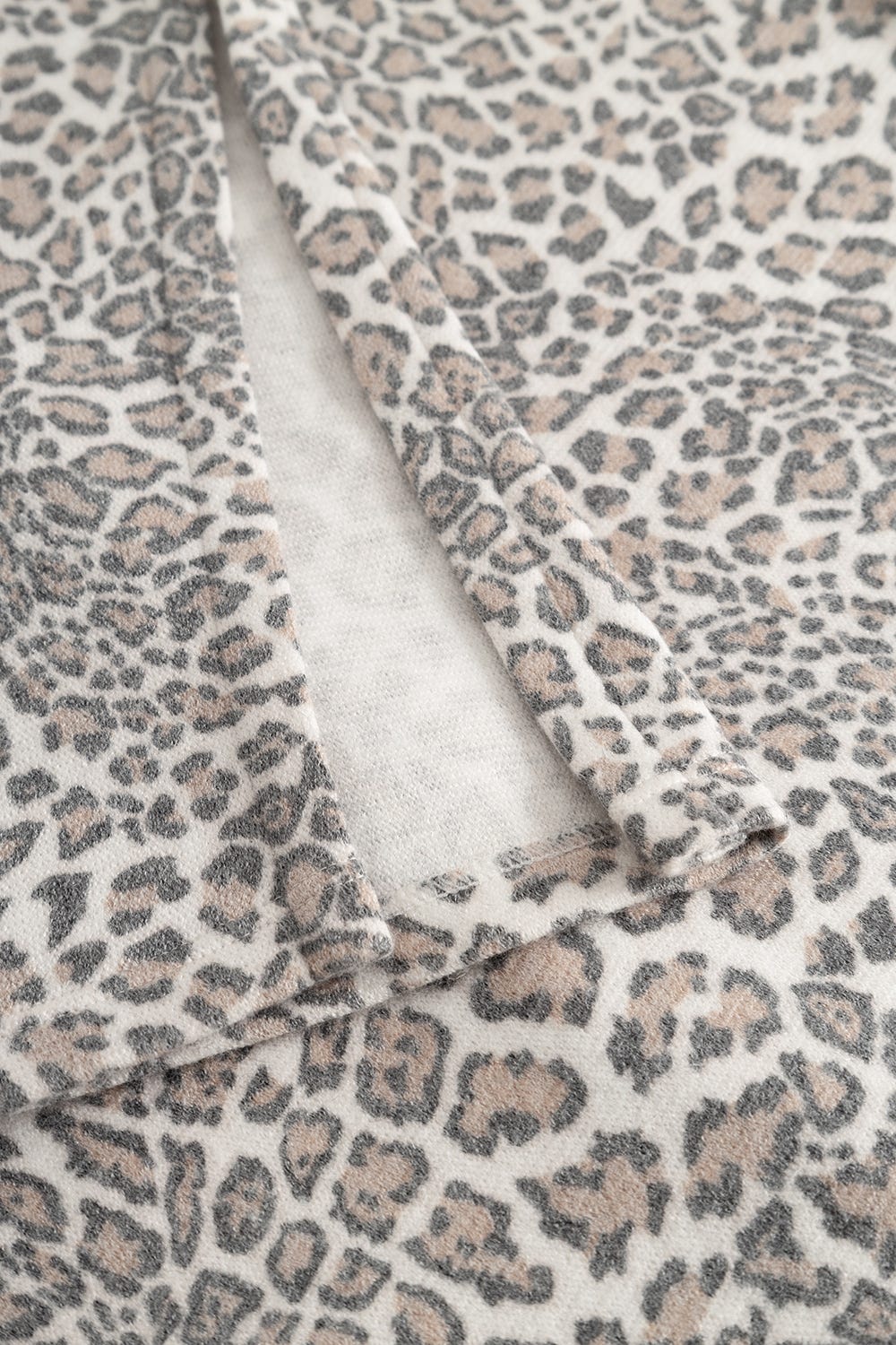 Detailbild 3 von Hauskleid im Leo-Muster aus Strickware