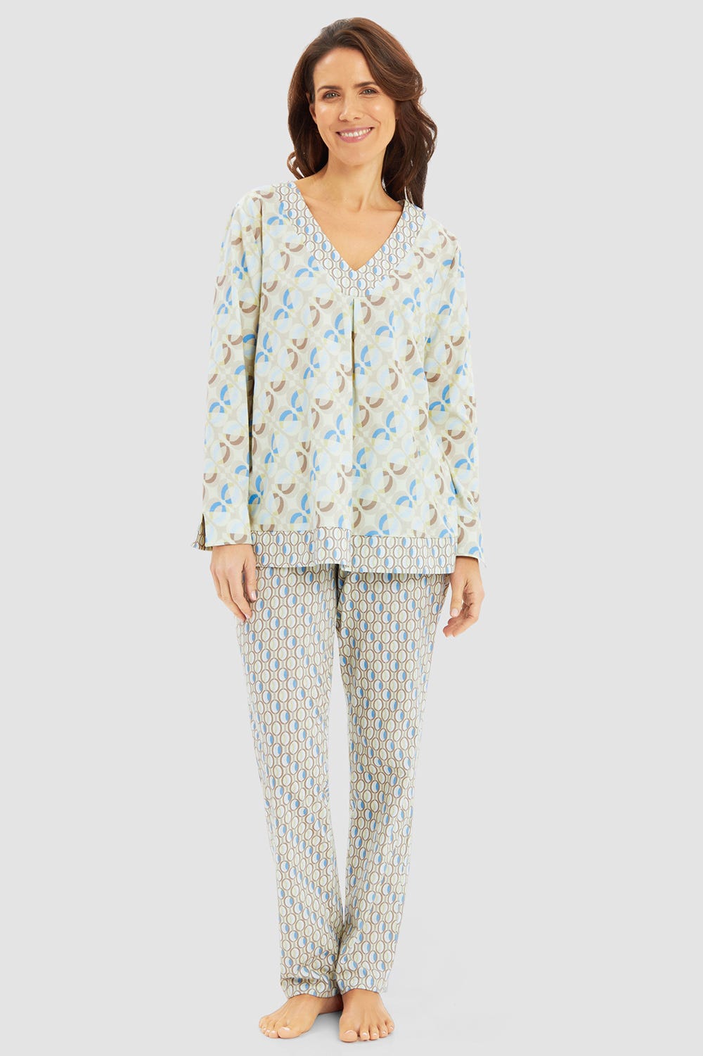 Frontalbild von Pyjama im Grafik-Druck Retro-Style weich angeraut 100% Baumwolle