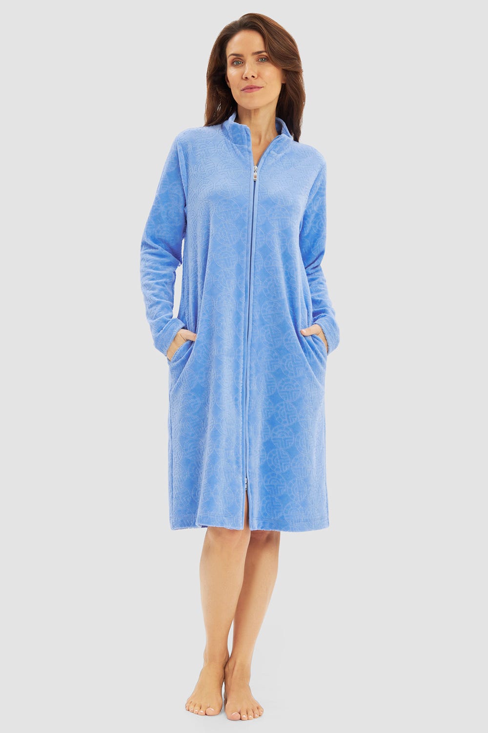 Frontalbild von Morgenmantel mit Logo-Muster aus Velours Baumwoll/Polyester