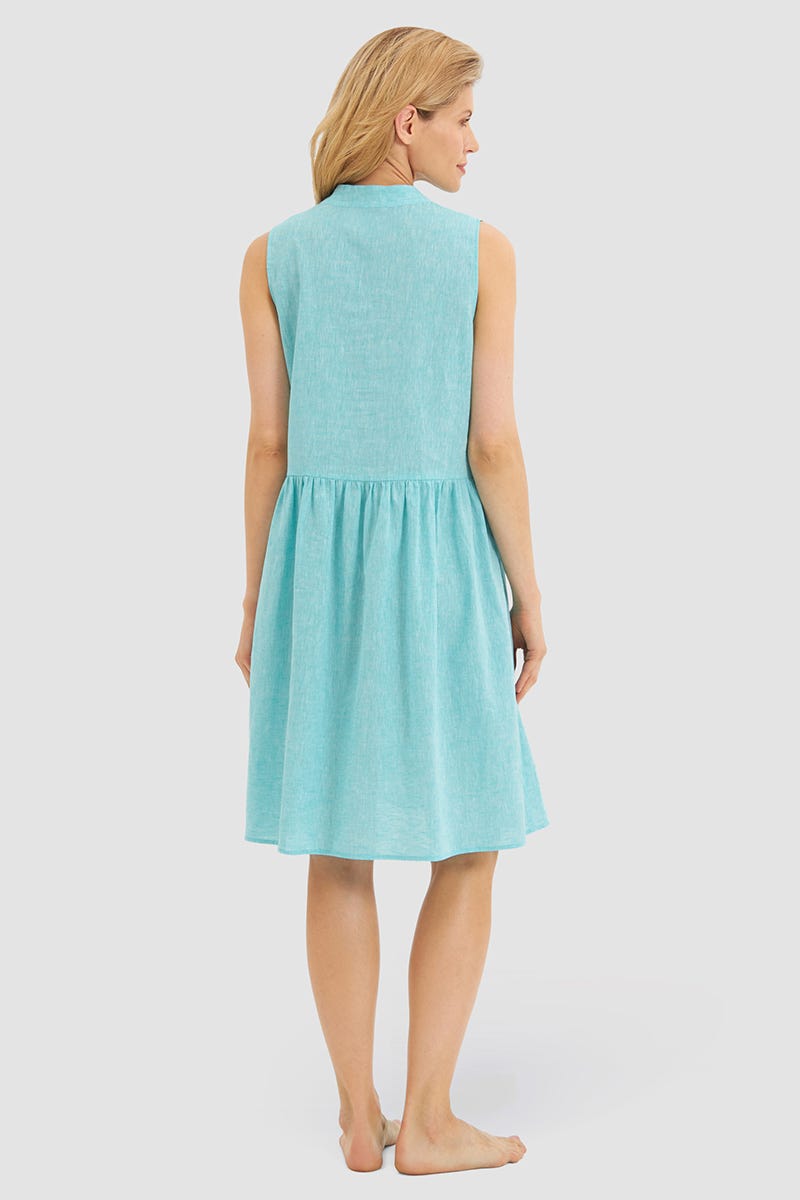 Rückansicht von Strandkleid aus Strukturware Türkis mit Glanznähten Webware Leinen/Baumwolle