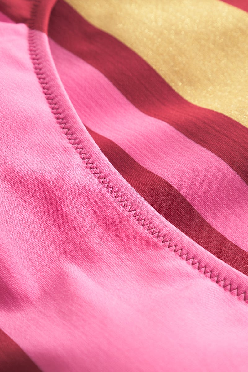 Detailbild 3 von Badeanzug im farbenfrohen Streifenprint aus Glanzware