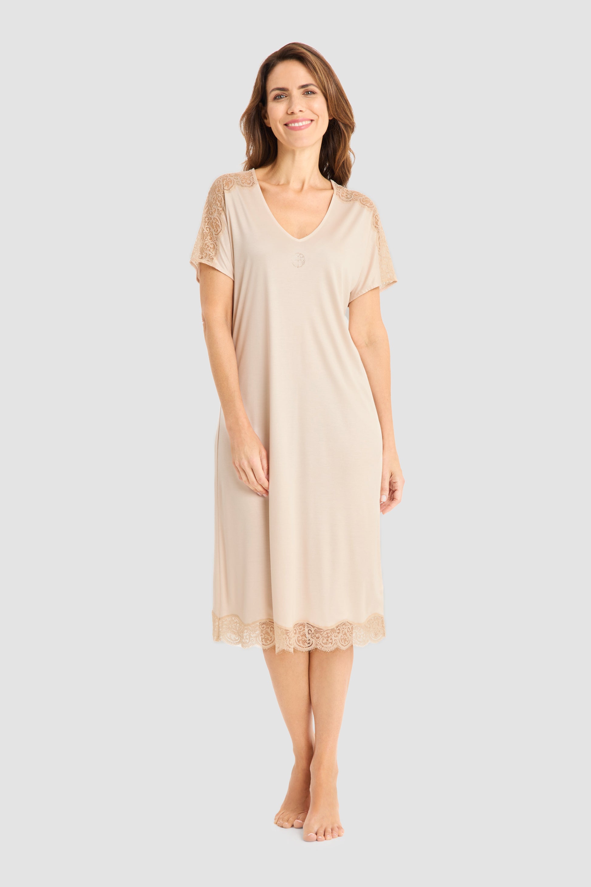 Frontalbild von Féraud Nachthemd Knielang