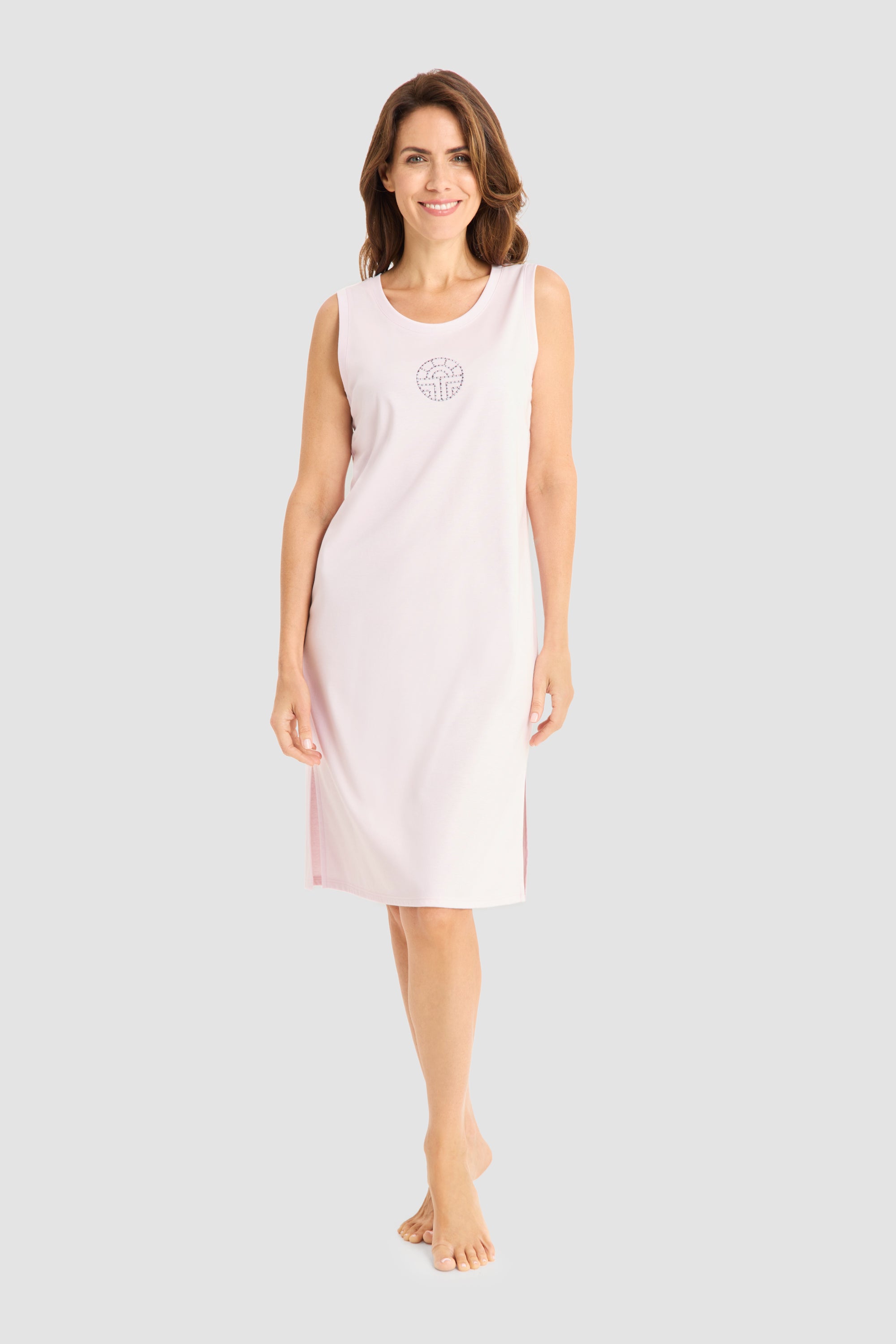 Frontalbild von Féraud Nachthemd Knielang