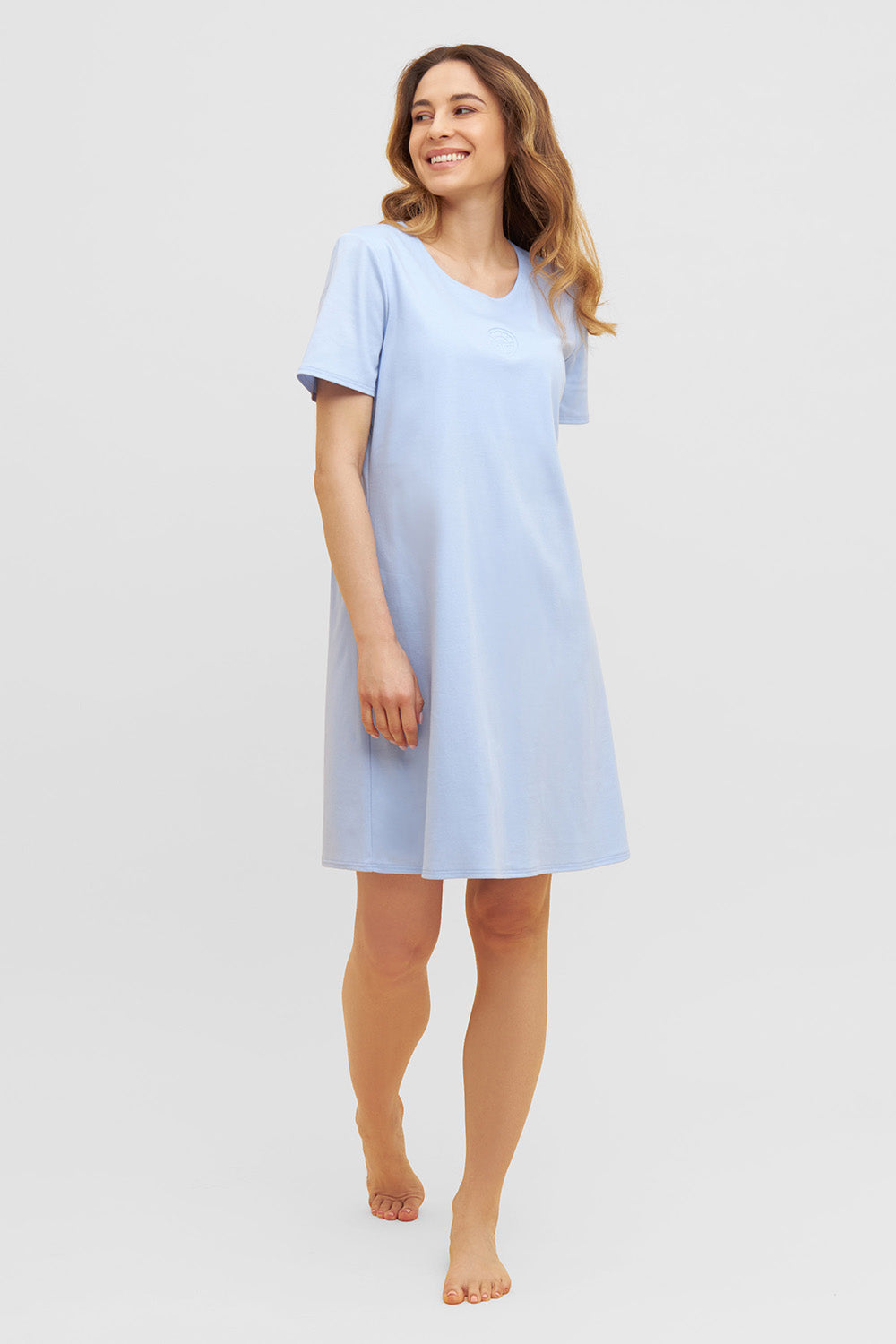 Frontalbild von Féraud Nachthemd Knielang