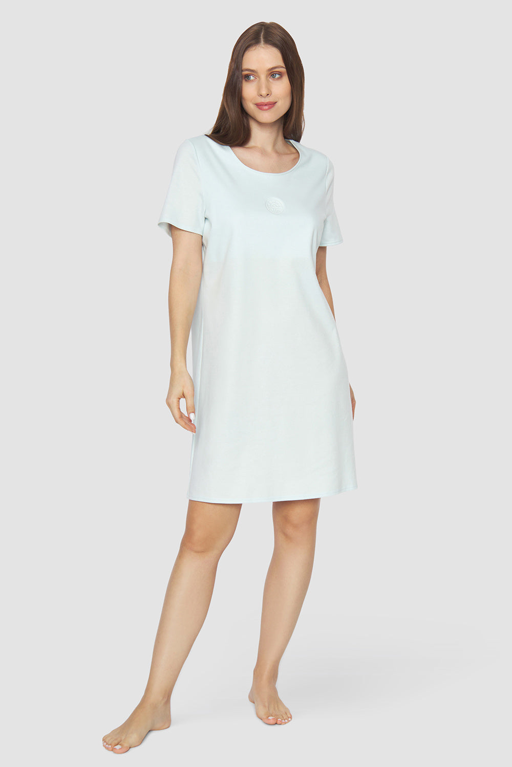 Frontalbild von Féraud Nachthemd Knielang