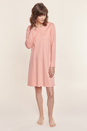 Frontalbild von Féraud Nachthemd Knielang