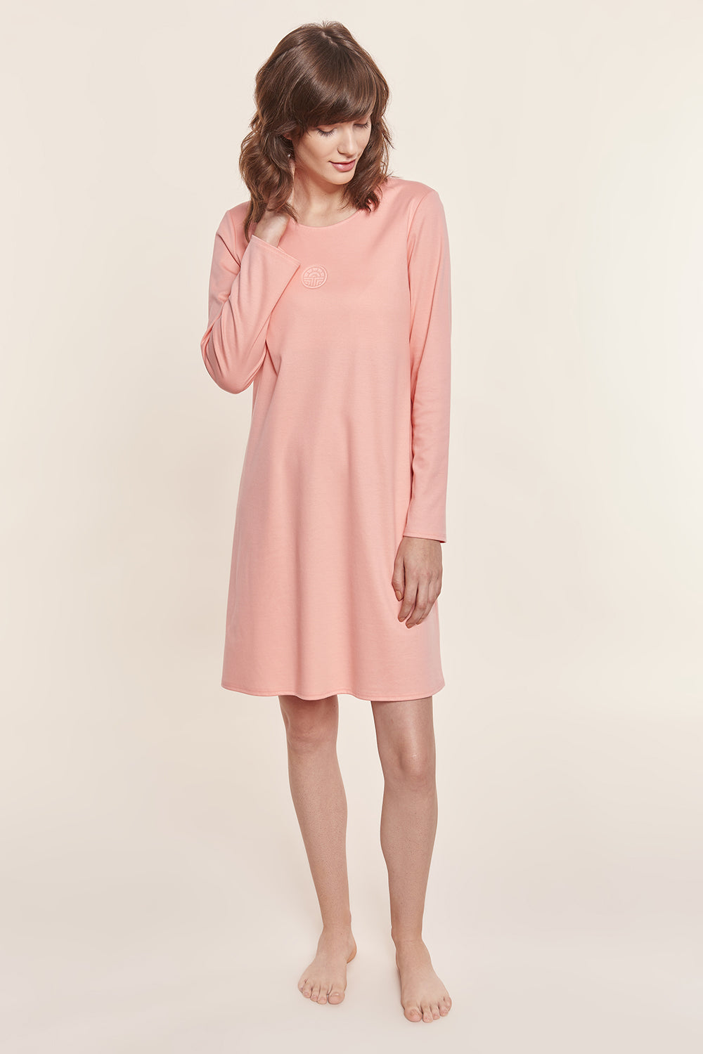 Frontalbild von Féraud Nachthemd Knielang