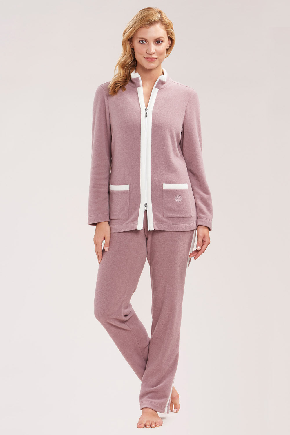 Frontalbild von Féraud Hausanzug